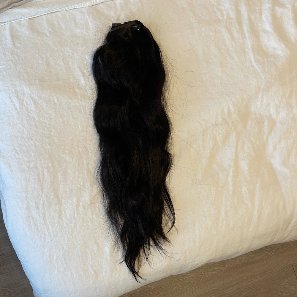 BELLAMI Silk Seam
240g 22" Off Black (1B)
Hair Extensions - Picture 2 of 9